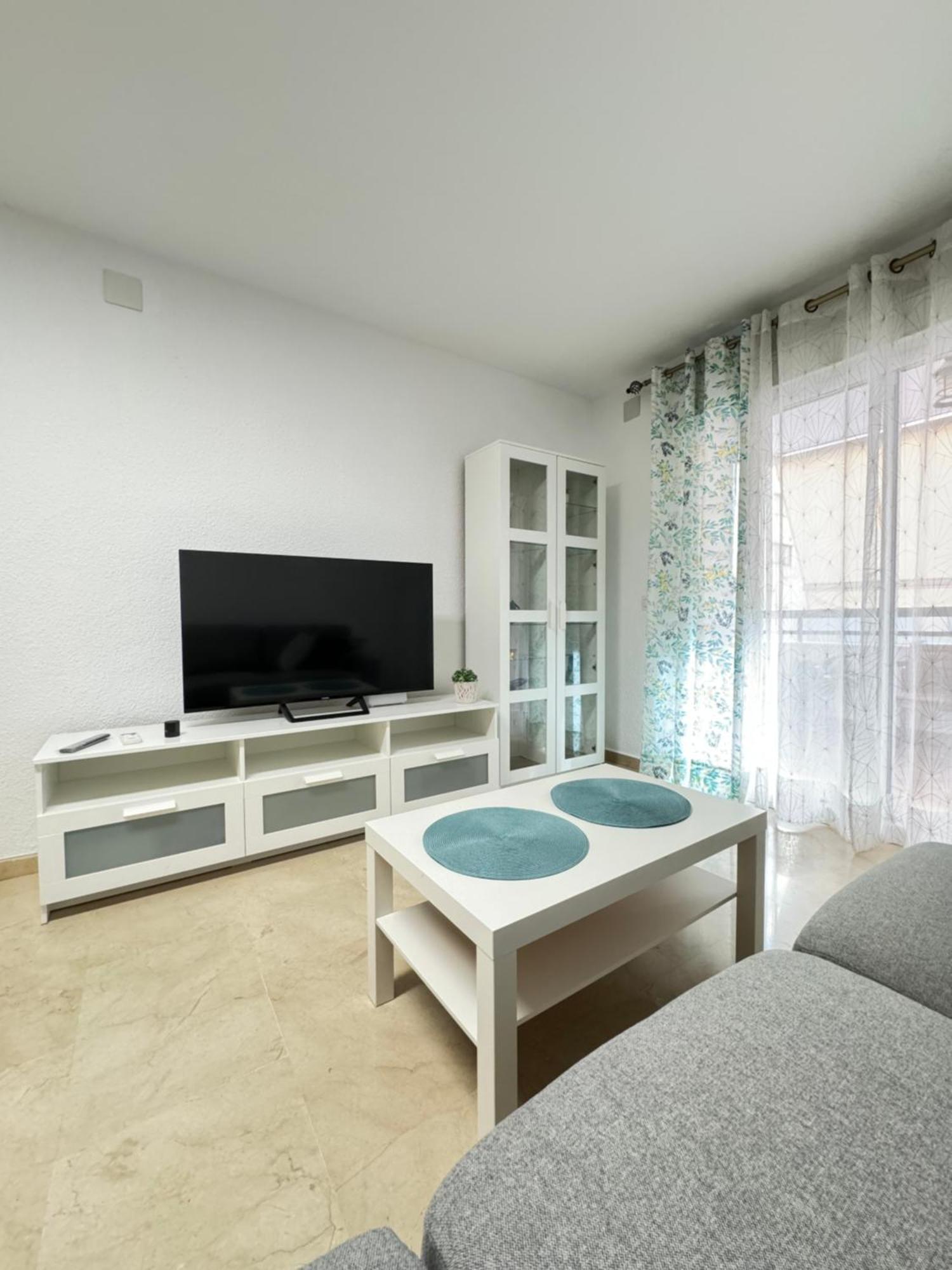 Estacion Del Mar Apartment Malaga Bagian luar foto